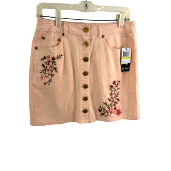 ONE HART Juniors Pink Embroidered Flowers Mini Skirt Unlined Size M - Picture 1 of 4
